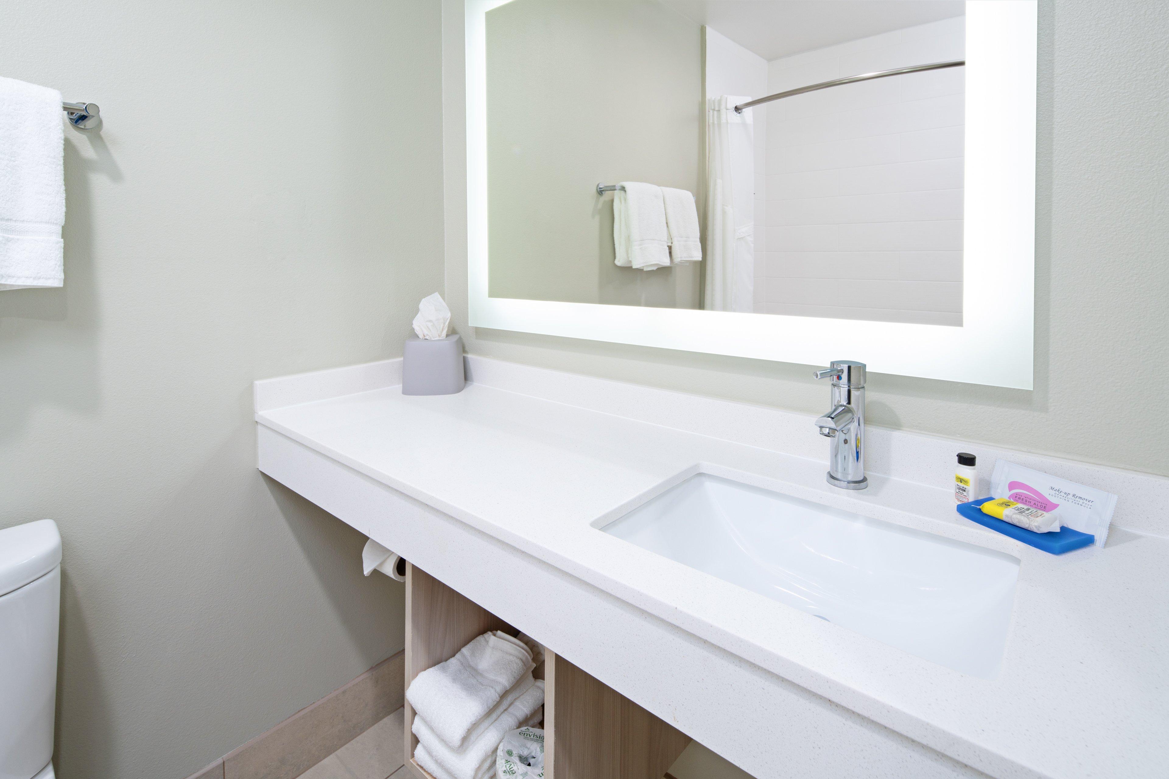 Holiday Inn Express & Suites Watsonville By Ihg Exterior photo
