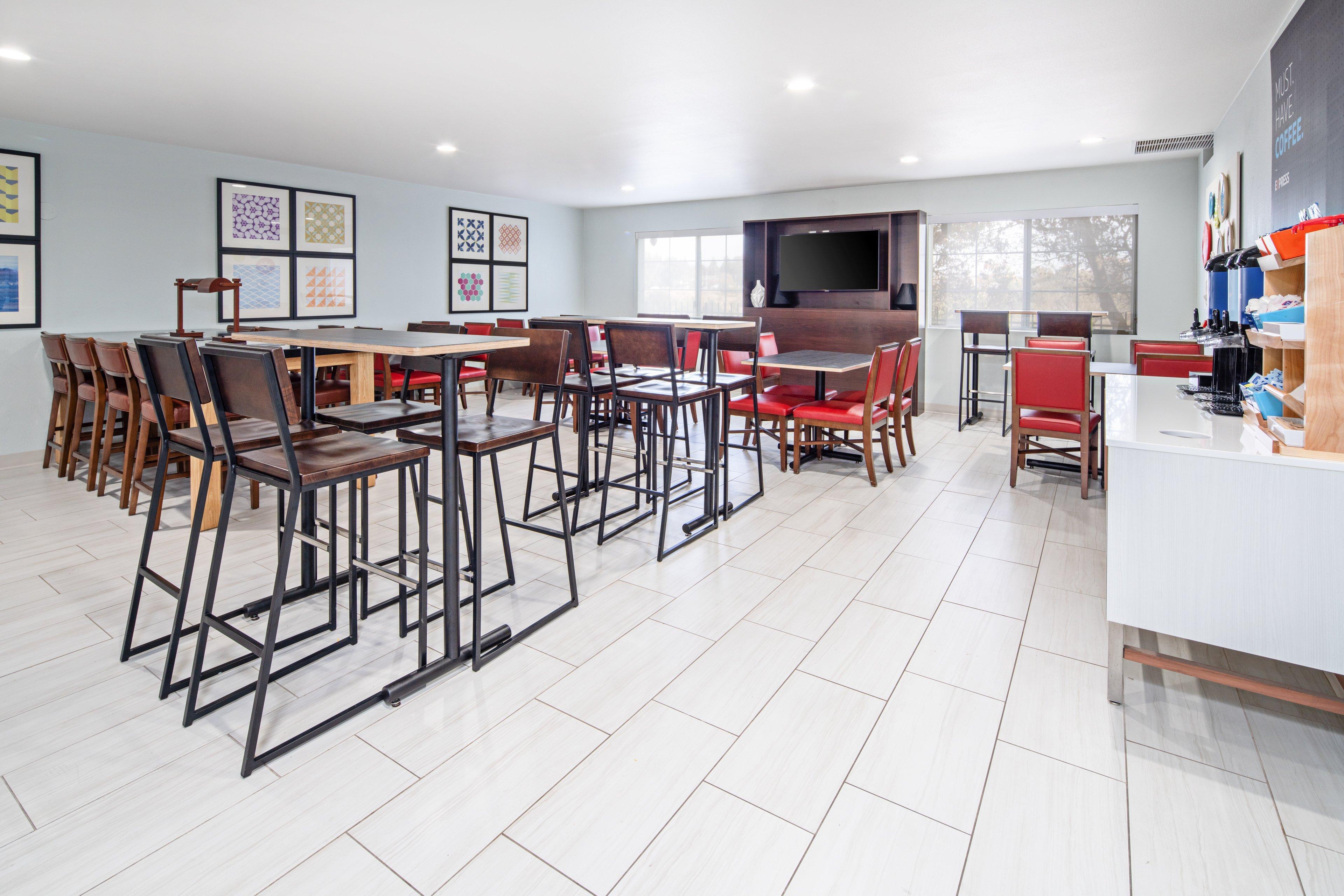 Holiday Inn Express & Suites Watsonville By Ihg Exterior photo