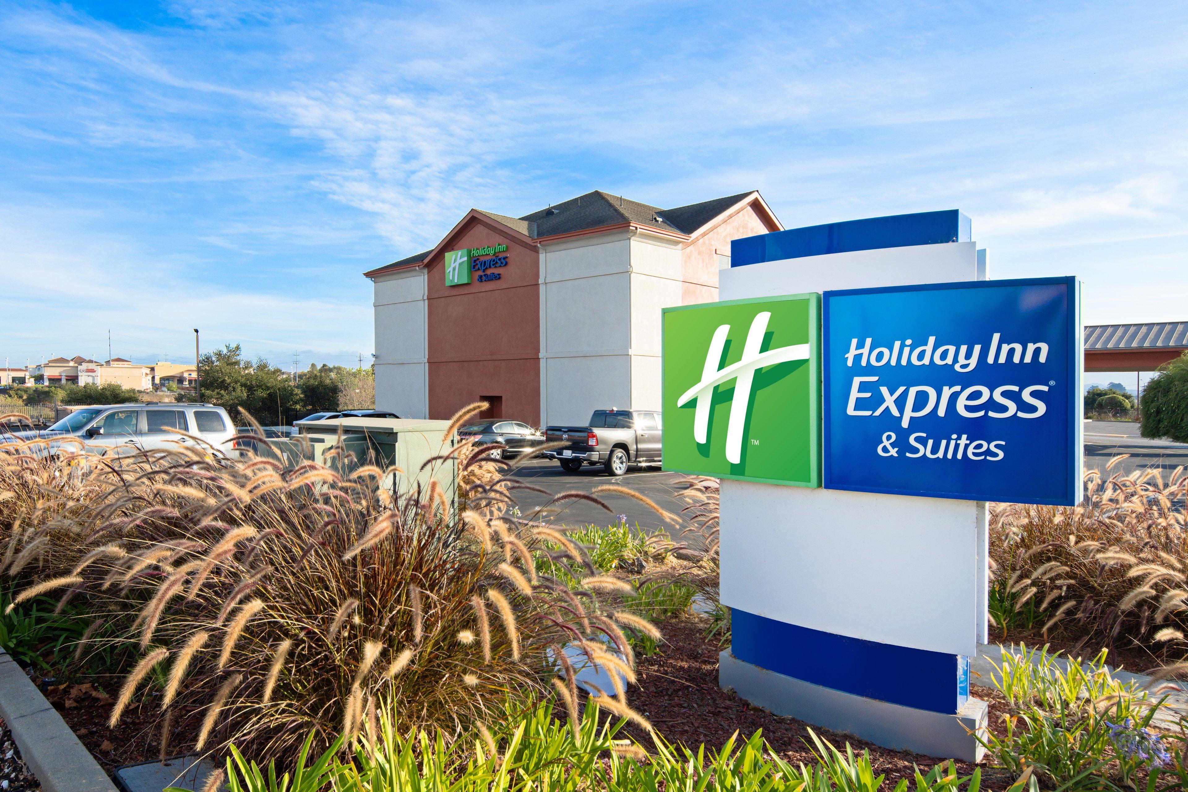 Holiday Inn Express & Suites Watsonville By Ihg Exterior photo