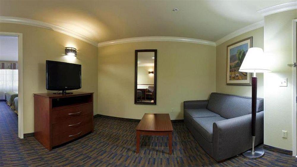Holiday Inn Express & Suites Watsonville By Ihg Exterior photo