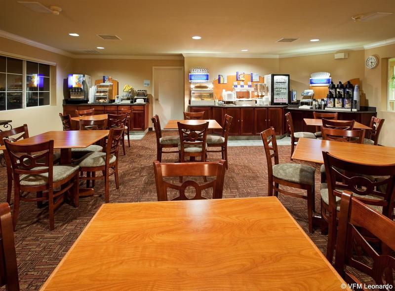 Holiday Inn Express & Suites Watsonville By Ihg Exterior photo