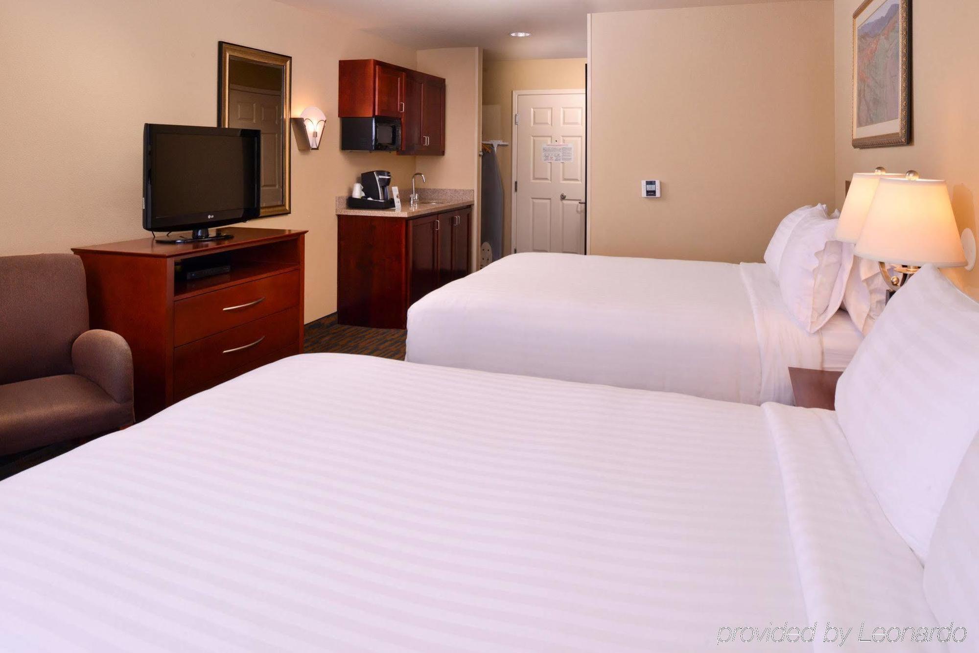 Holiday Inn Express & Suites Watsonville By Ihg Exterior photo