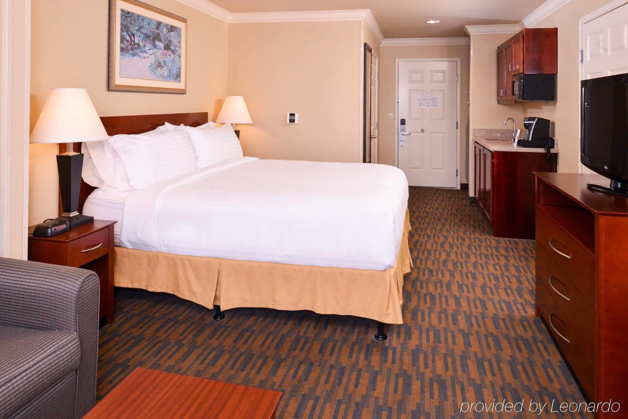 Holiday Inn Express & Suites Watsonville By Ihg Exterior photo