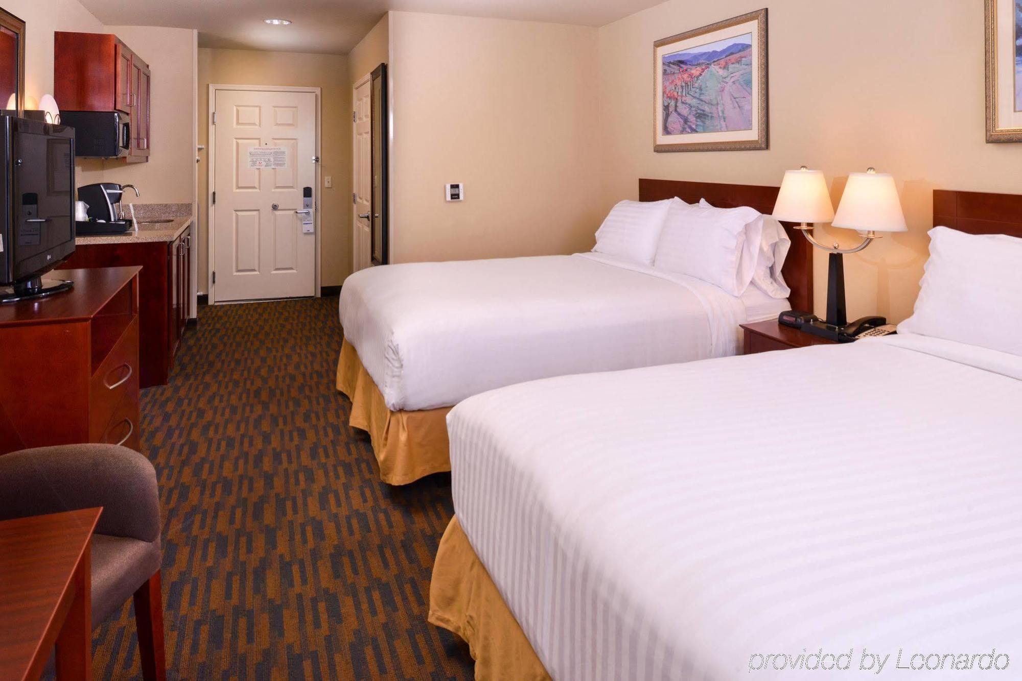 Holiday Inn Express & Suites Watsonville By Ihg Exterior photo
