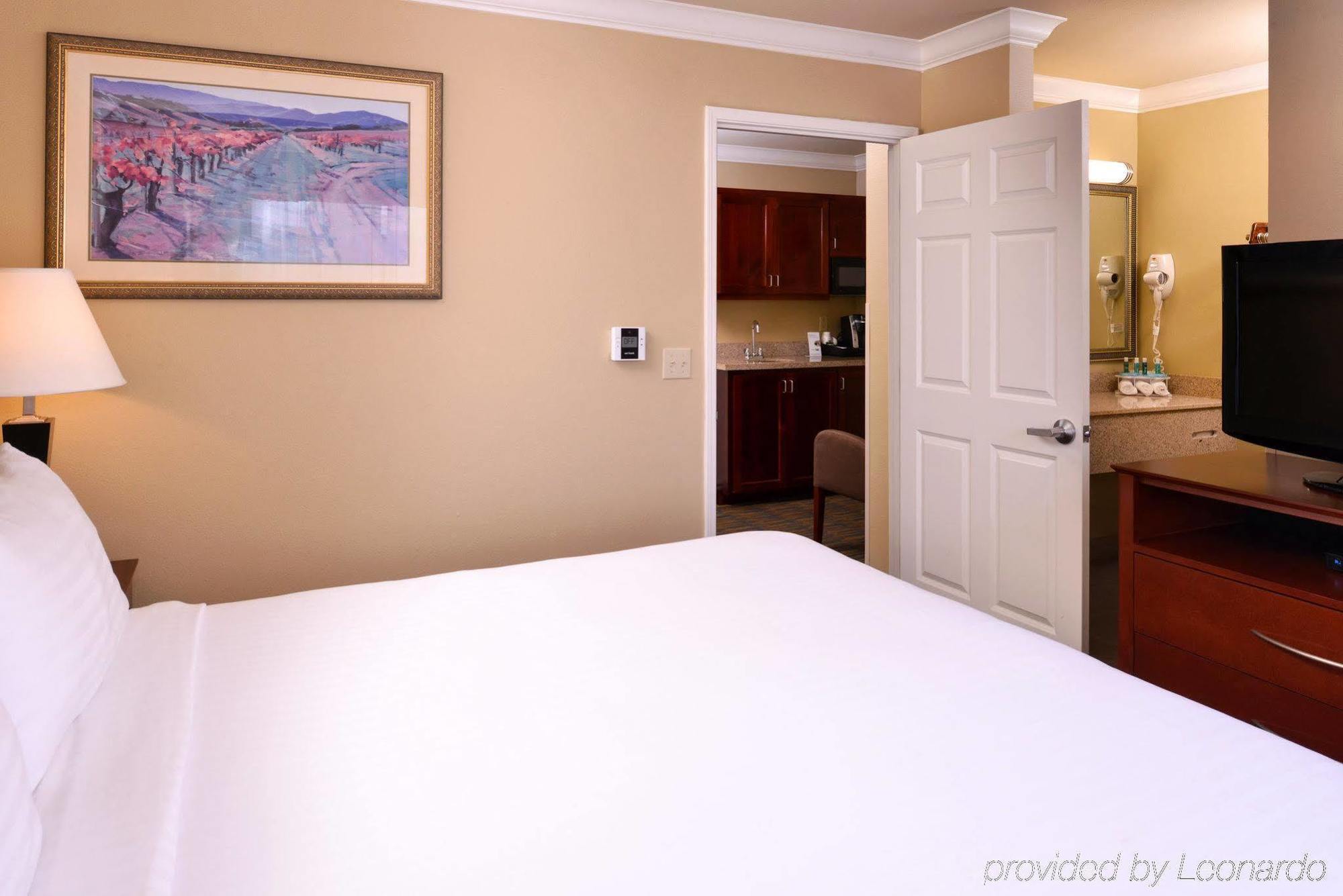 Holiday Inn Express & Suites Watsonville By Ihg Exterior photo