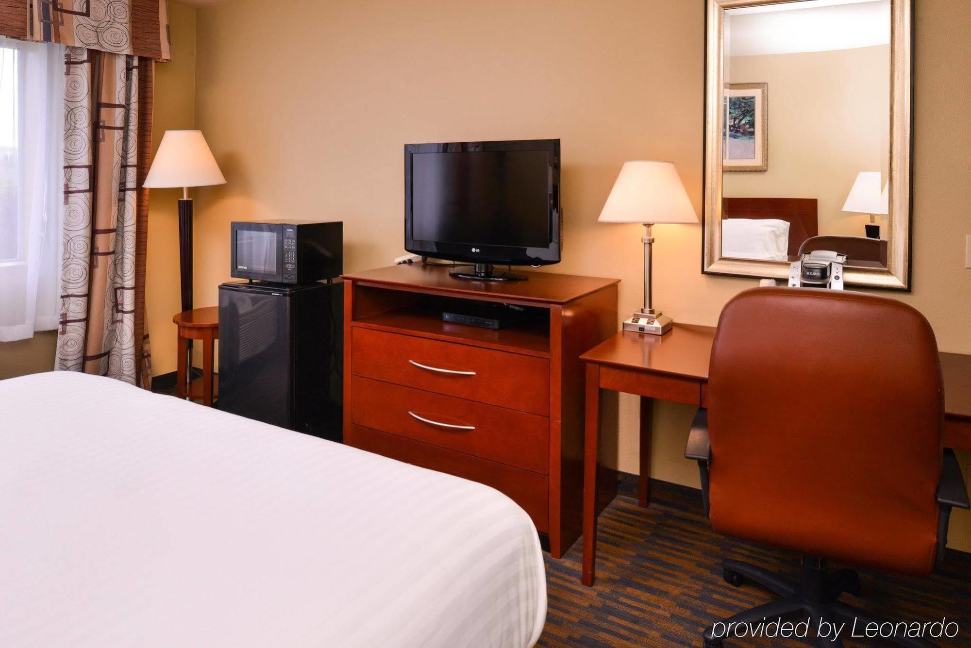 Holiday Inn Express & Suites Watsonville By Ihg Exterior photo