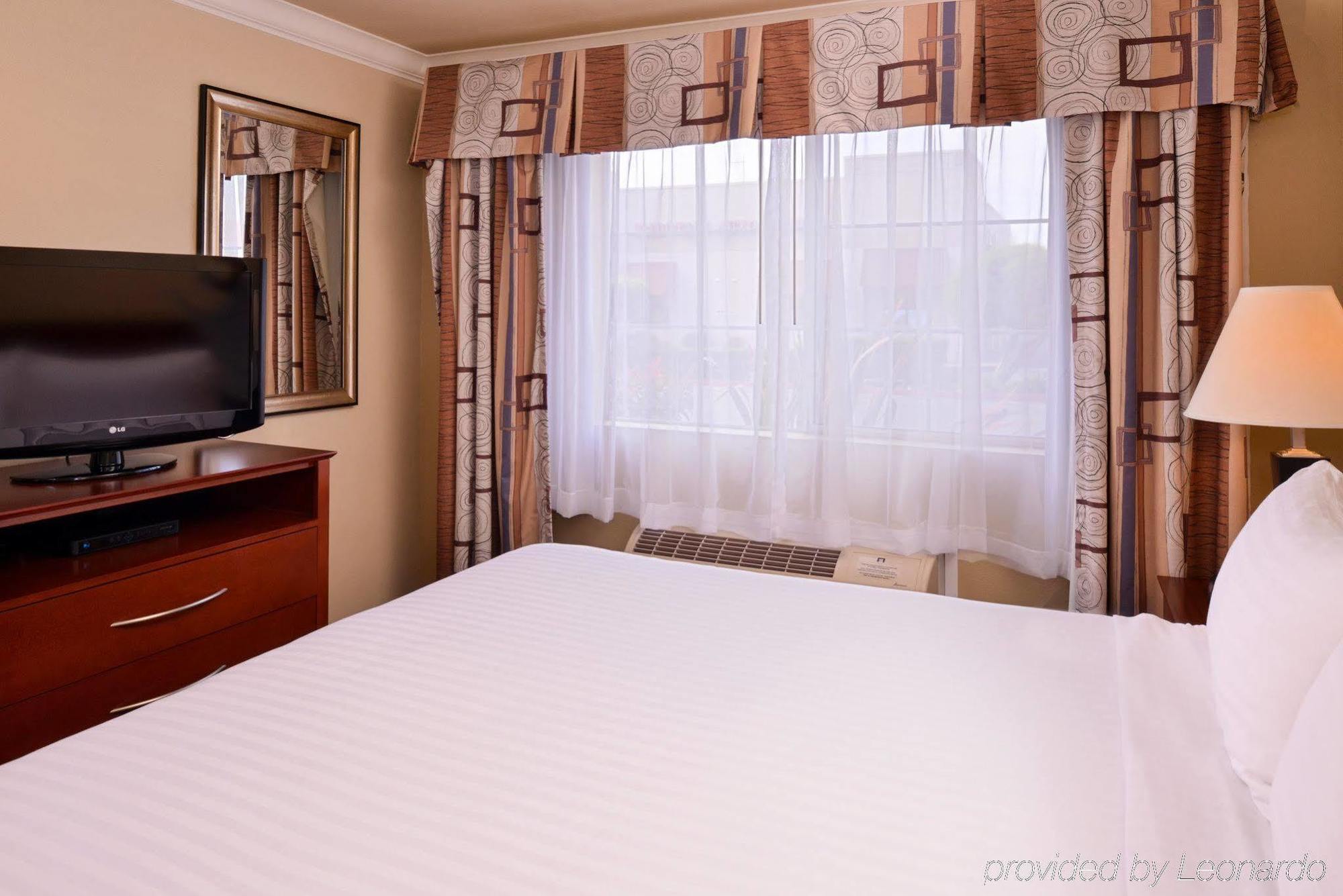 Holiday Inn Express & Suites Watsonville By Ihg Exterior photo