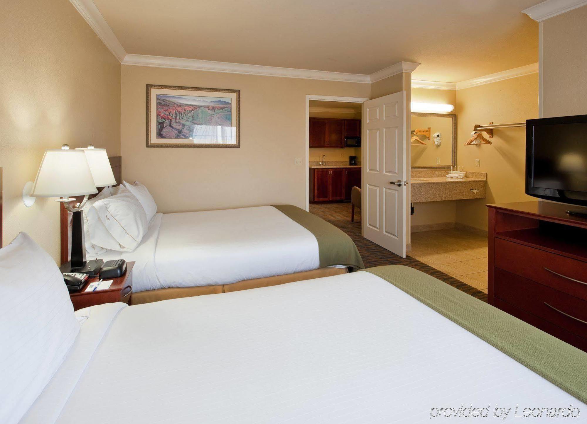 Holiday Inn Express & Suites Watsonville By Ihg Exterior photo